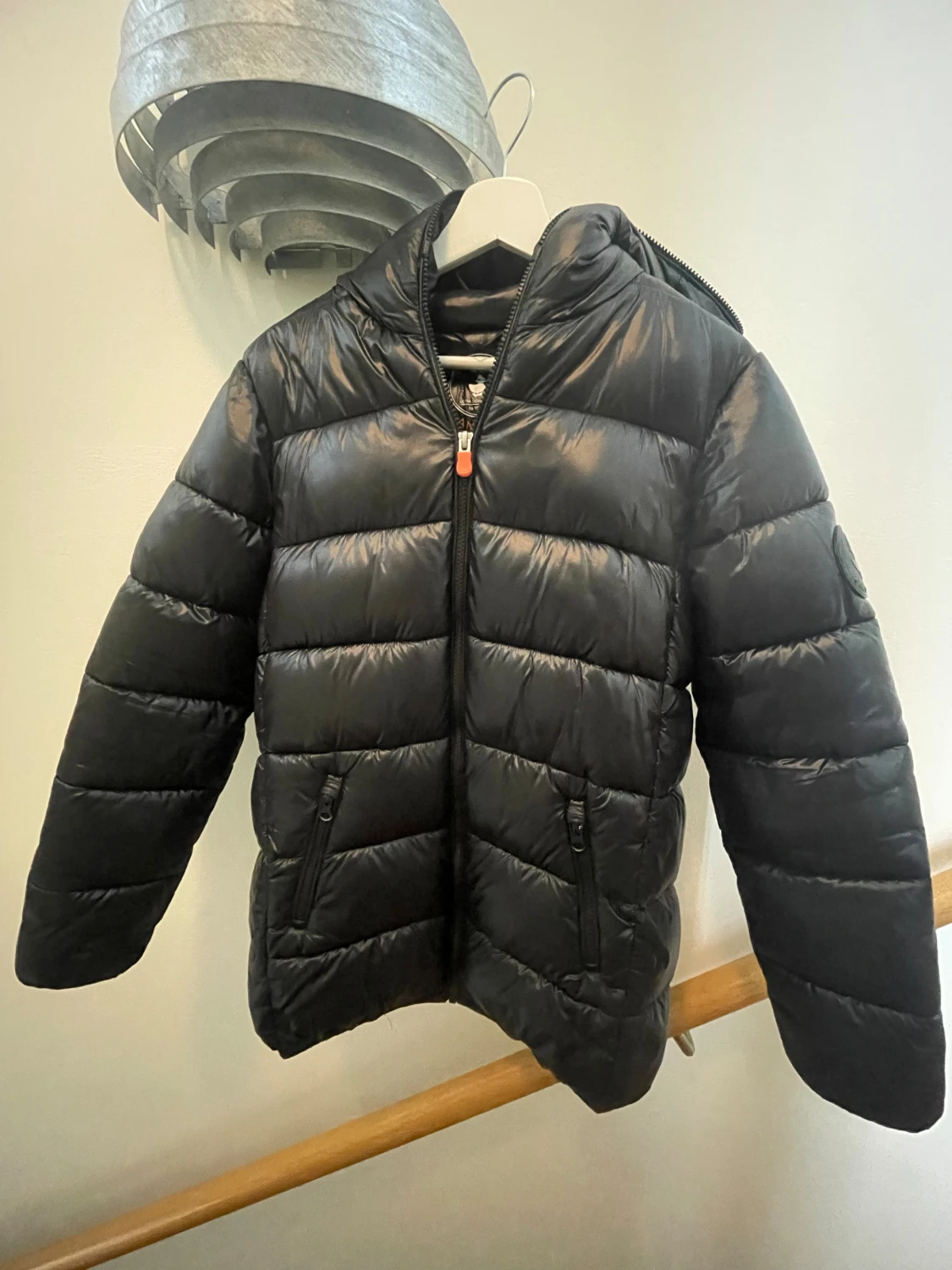 Svart pufferjacka från Save The Duck