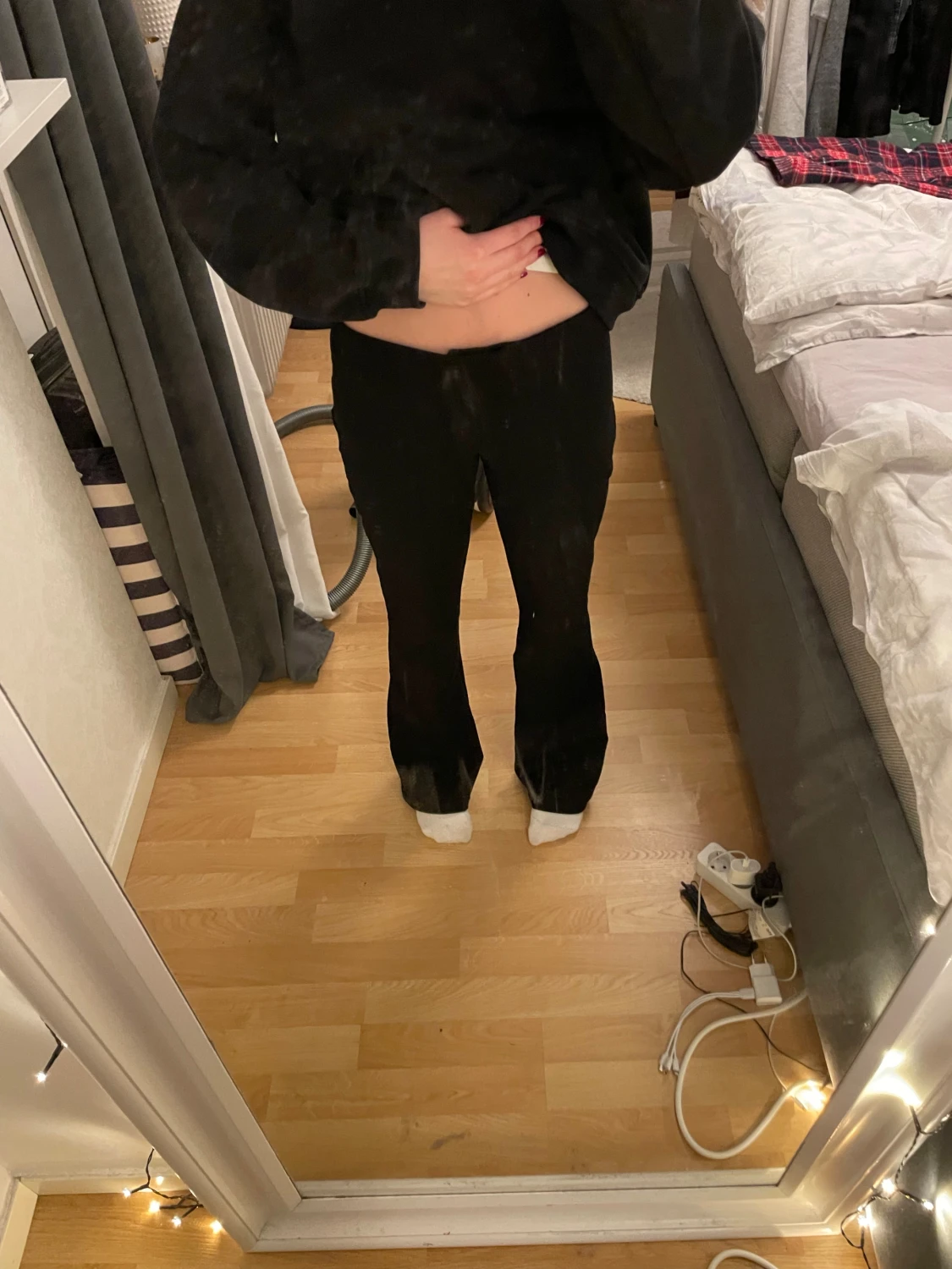 Svarta bootcut byxor i mjukt tyg - 2