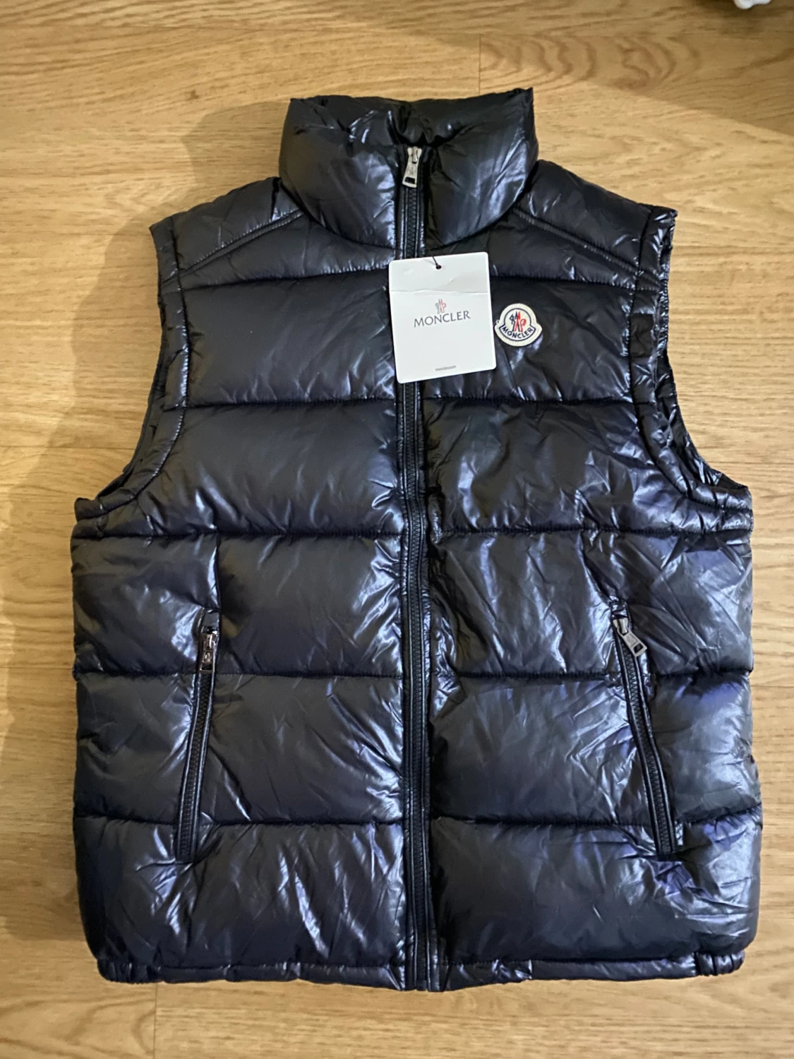 Svart dunväst från Moncler