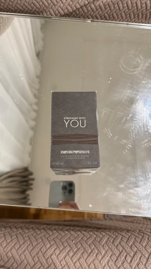 Armani stronger with you (oöppnad) - Armani stronger with you 50ml. Fick denna parfym i present men har redan tyvärr den. Helt oöppnad och priset går att diskutera.