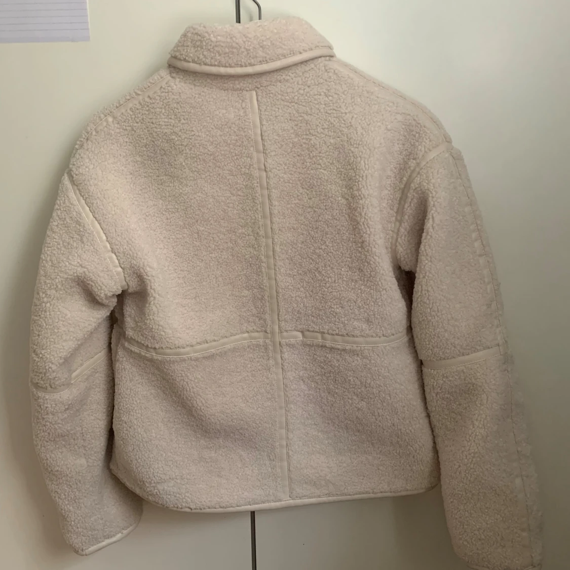 Beige teddyjacka från Nelly - 2