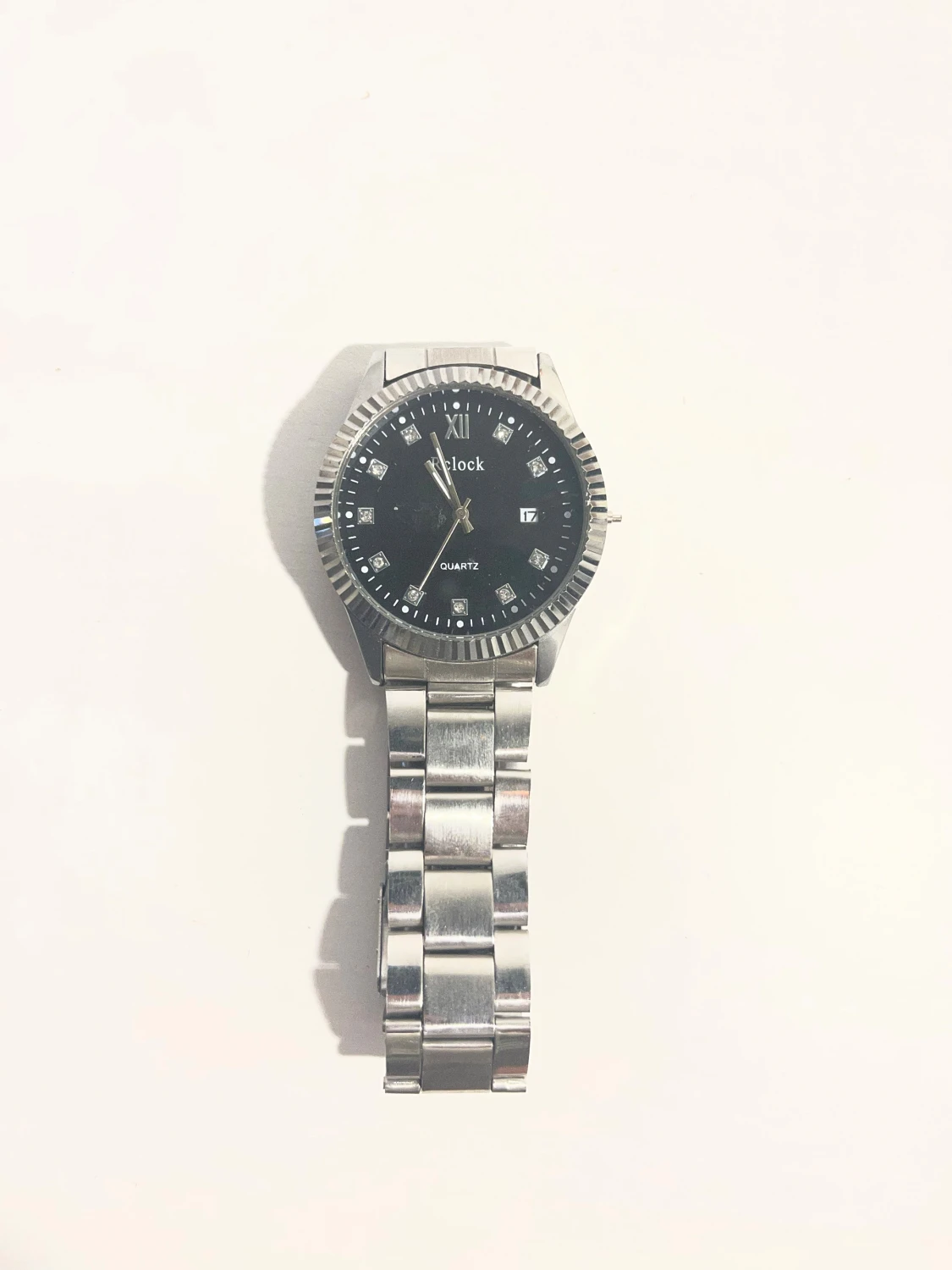 Silverfärgad Relock klocka med svart urtavla - 2