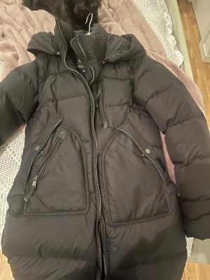 Svart Cedrico jacka - Säljer min cedrico jacka då den inte kommer till användning längre💞