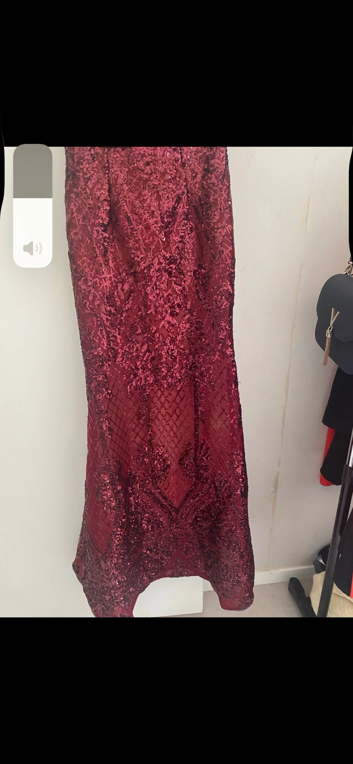 Vinröd glittrig långklänning med fransar - 2
