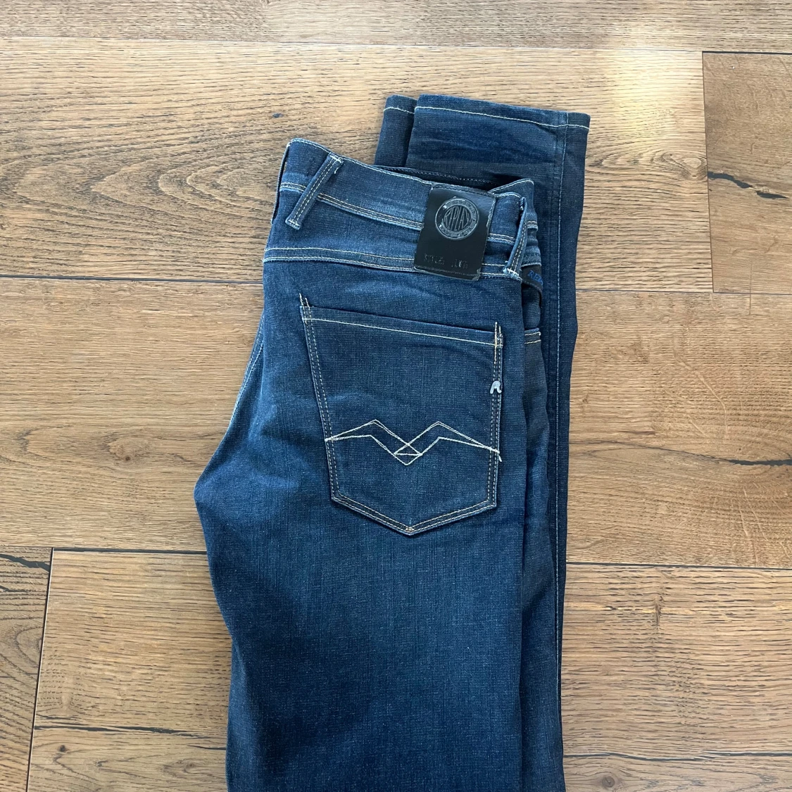 Mörkblå Replay Anbass jeans