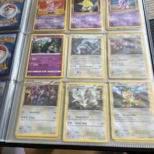 Pokémonkort Samlarpärm - Ja säljer min Pokémon samling som jag hittat upp. Vet inte exakta värdet på det och det är därför jag säljer de. Men det finns ett par första generation kort och mer. Hör av er vid frågor.