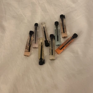 Parfymer - Små parfymer från Edue perfume som jag fick i en julkalender förra året. Alla för 50 eller en för 10❤️🫶🏻ALLDRIG ANVÄNDA!! De innehåller 2 ml
