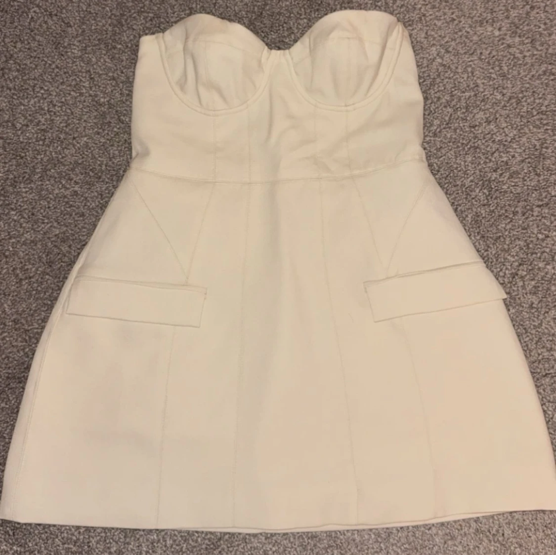 Offwhite kort klänning från Oh Polly - 1