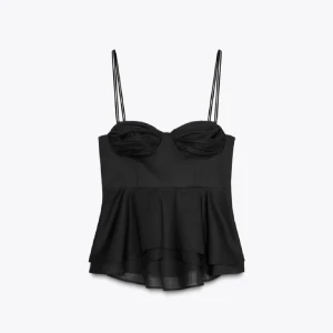 Svart peplum korsett-topp med tunna band - Helt oanvänd upersnygg svart korsett-topp med peplumvolang och tunna axelband som knyts i rosetter. Kuporna har en lätt rynkad detalj och toppen har en figurnära passform upptill. SÄLJER EN LIKADAN I BLÅ 150kr styck (båda för 250)❤️
