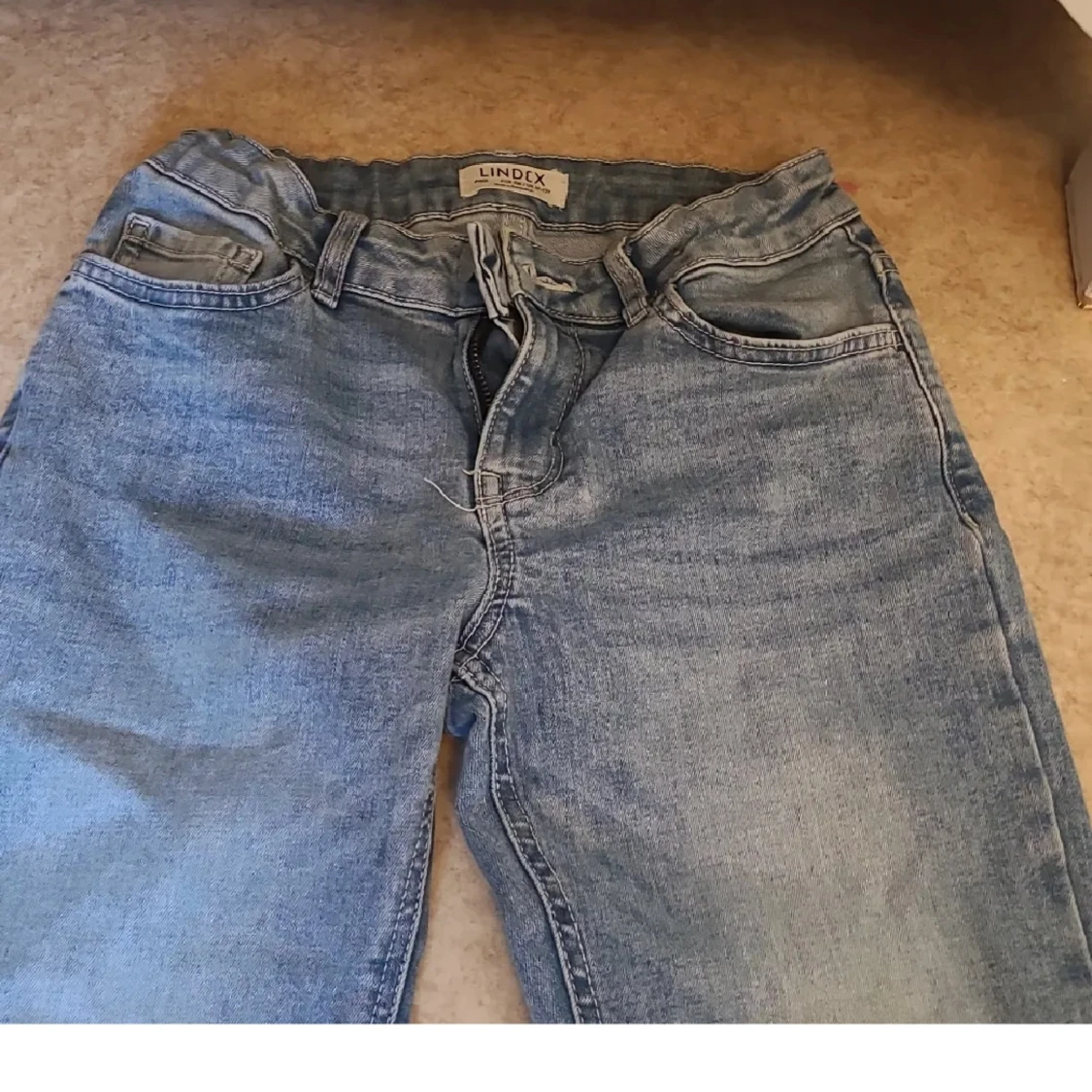 Blå bootcut jeans från Lindex - 1
