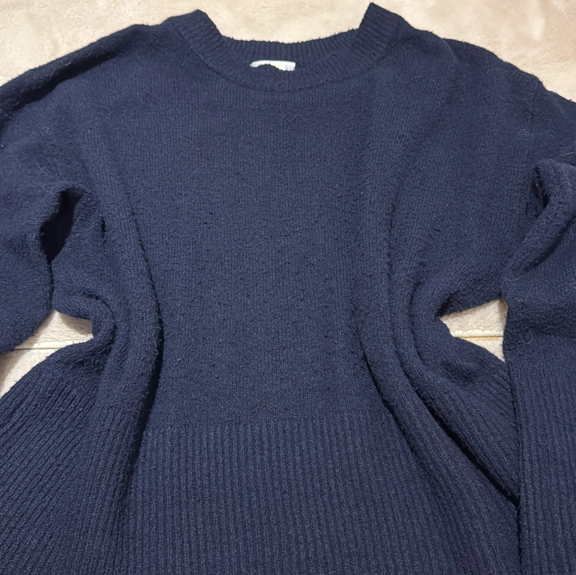 Mörkblå stickad tröja från Gina Tricot - 1