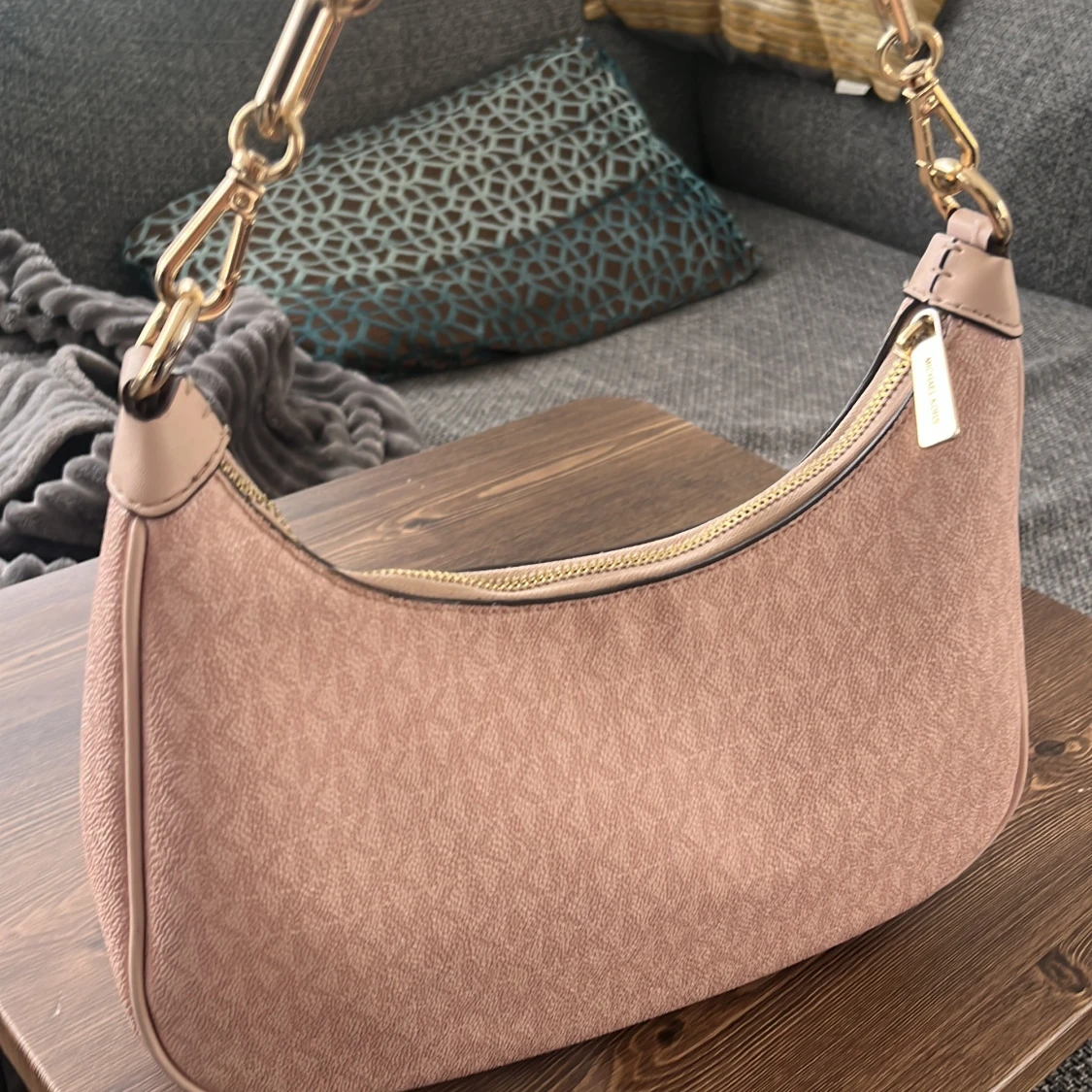 Rosa axelväska från Michael Kors - 1