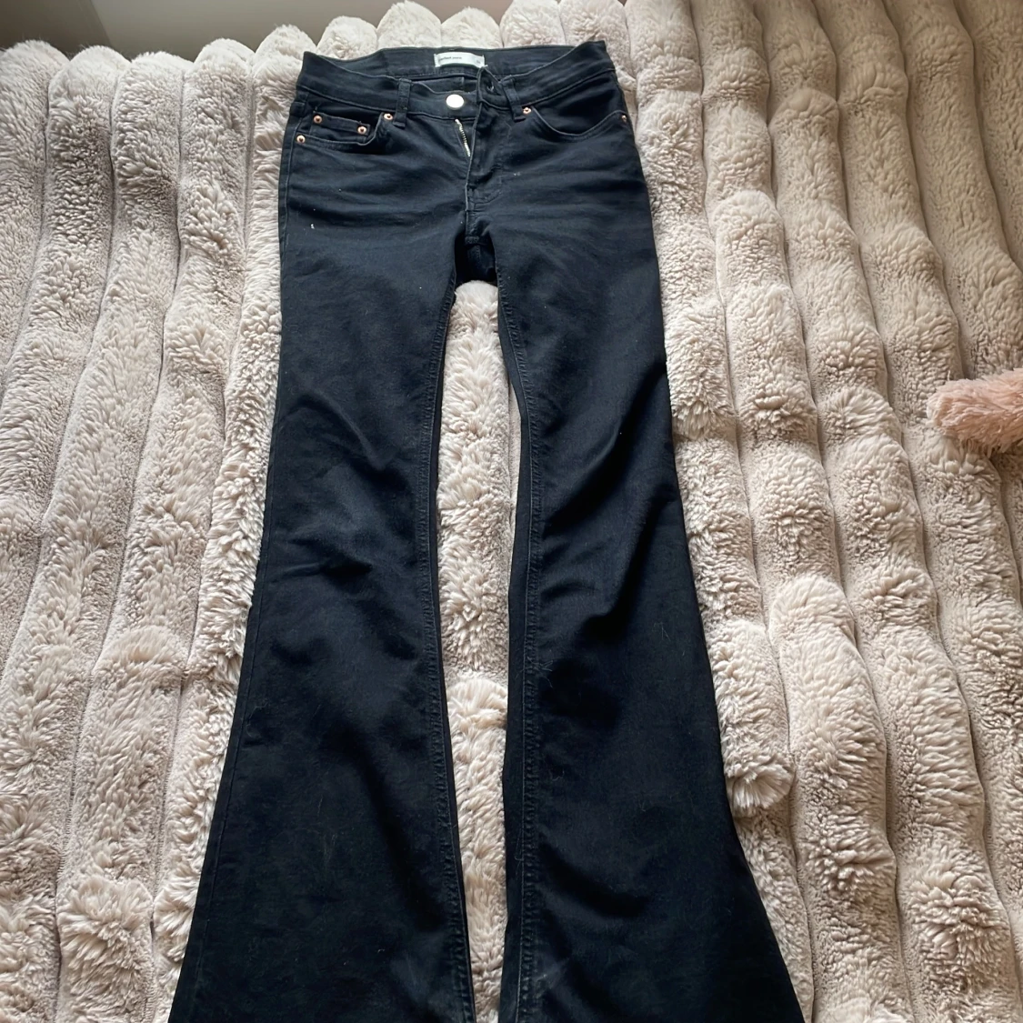 Svarta bootcut jeans från Gina