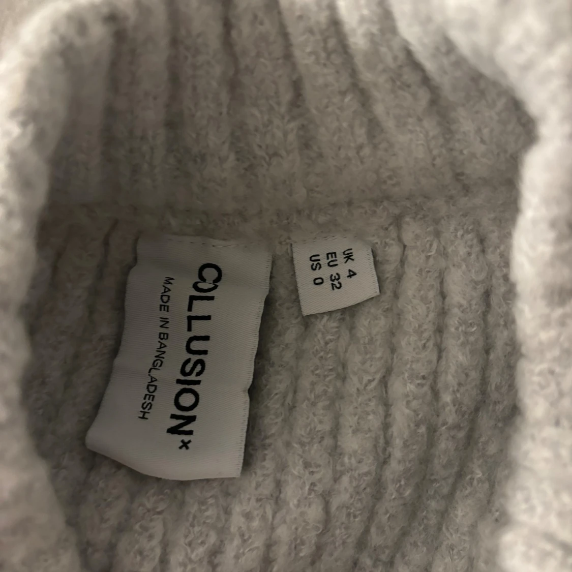 Grå ribbad stickad topp från Collusion - 2