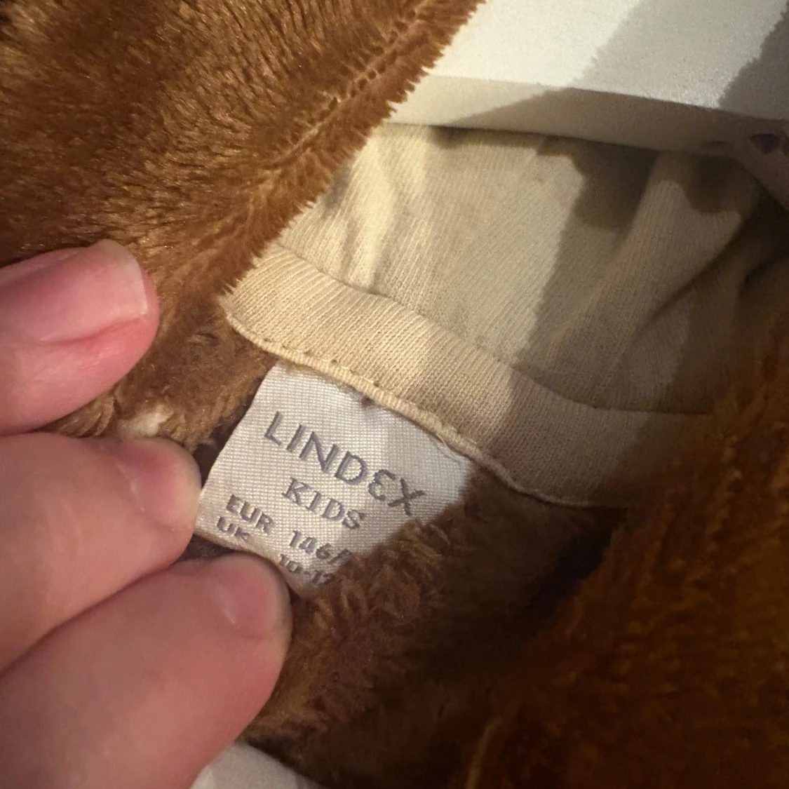 Brun prickig fleeceonepiece från Lindex - 2