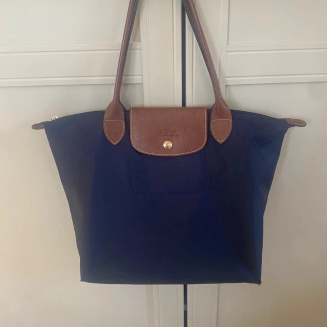 Marinblå axelväska från Longchamp