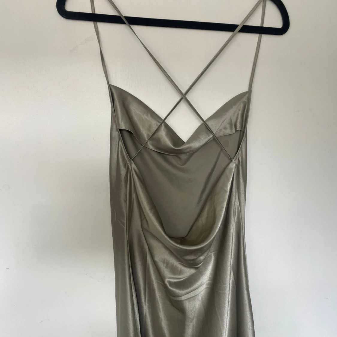 Ljusgrön silvrig långklänning med tunna band - 3