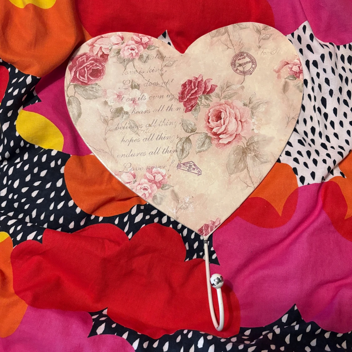 hjärtformad väggkrok