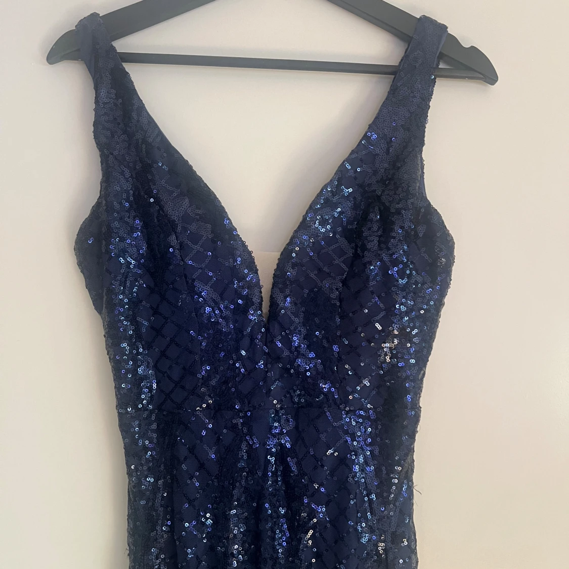Marinblå glittrig långklänning - 1
