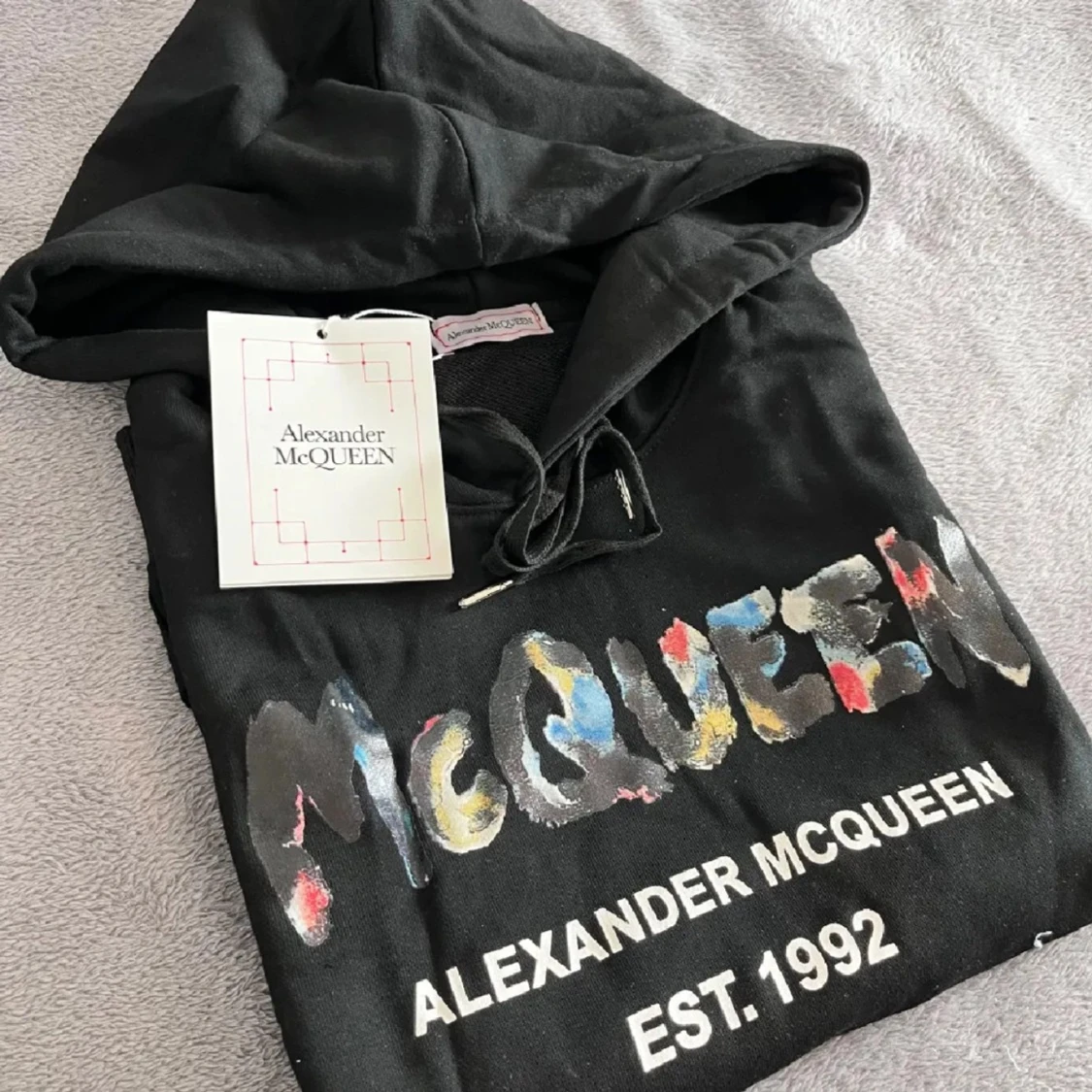 Svart hoodie från Alexander McQueen