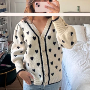 Kofta!  - Så fin kofta! Guldfärgen på knapparna har skavts av lite 