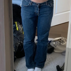 Levis 505 blå jeans straight fit - Klassiska blå Levis 505 jeans med rak passform och normal midja. Jätteskön modell och snygg! 