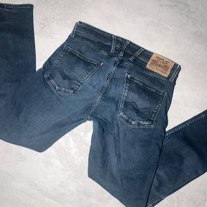 Replay jeans - Replay jeans | Modell Anbass | Super fint skick | Storlek W30 L32. 