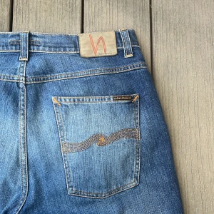 Nudie jeans W34 L34 - Nudie jeans med rak passform i riktig snygg wash! Mycket bra skick använd ett fåtal gånger inga defekter. Kom DMs vid minsta fundering svarar gärna på frågor! 🤗