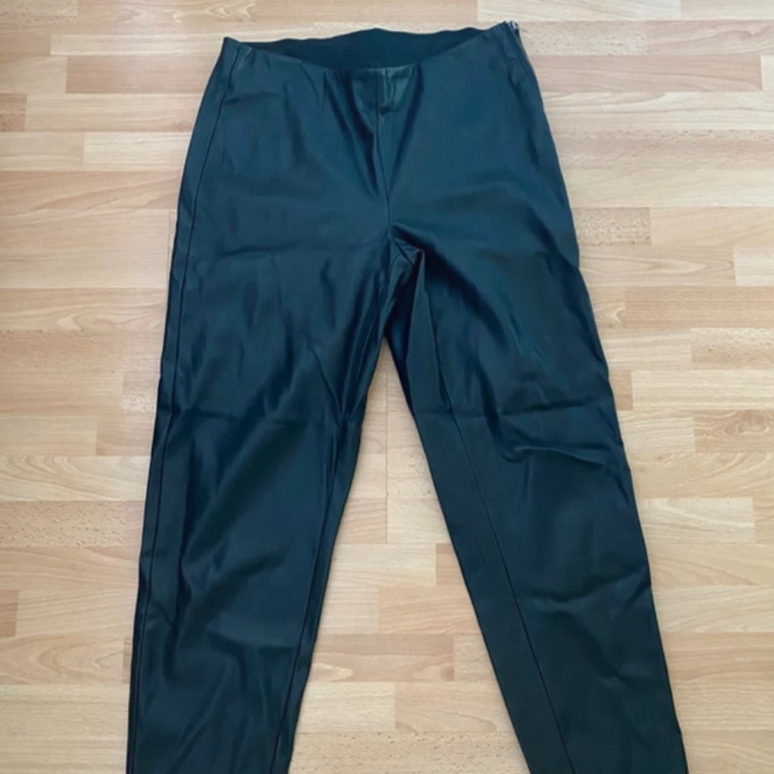 Svarta Skinnimitation från Noisy May