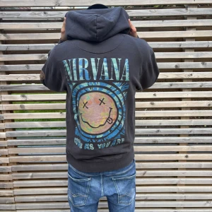 Nirvana hoodie - Säljer nu denna as feta Nirvana hoodien | Storlek SX men sitter som S/M | Skick 10/10 aldrig andvända | Org pris är 1200 men säljer för 650 | pris kan diskuteras | Hör av dig vid minsta fundering |