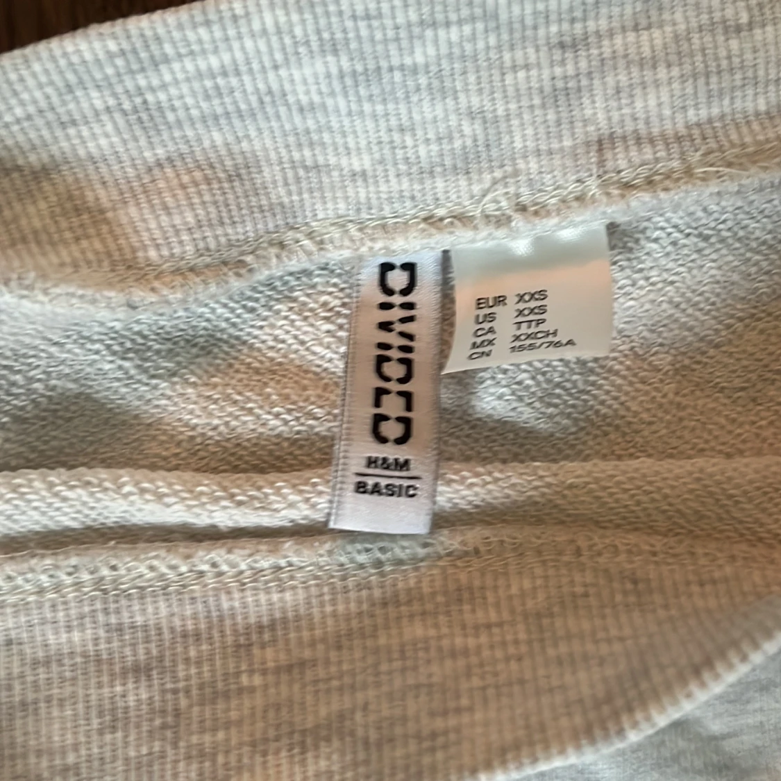 Ljusgrå basic tröja från H&M Divided - 1