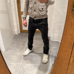 Replay jeans  - Ett par snygga jeans från Replay i storlek W29 L30 i modellen Jondrill 