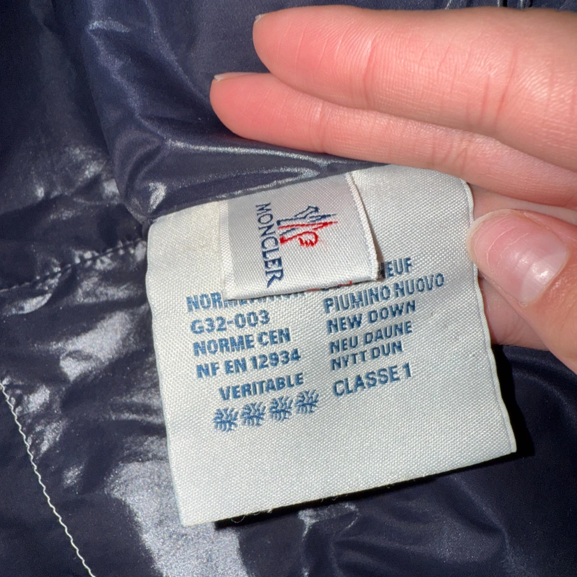 Svart dunjacka från Moncler med huva - 3