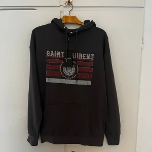 Saint Laurent Hoodie - Helt ny sällsynt Saint Laurent hoodie, skriv vid frågor! Priset är ej hugget i sten!