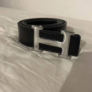 Silver H späne bälte - Silver och svart