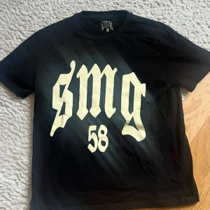 Tuttolente T-shirt smg - Storlek M, perfekt skick, pris kan diskureras