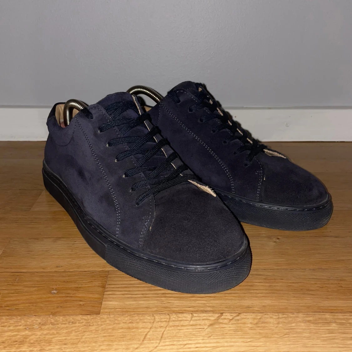 Myrqvist mörkblå mockasneakers