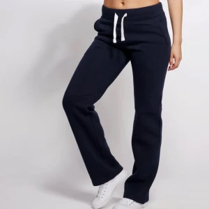 Mörkblåa russemerch byxor!! - jätte söta men vill ha annan färg, har XS och dom sitter så fint och är 167!!! nypris 499!🩷