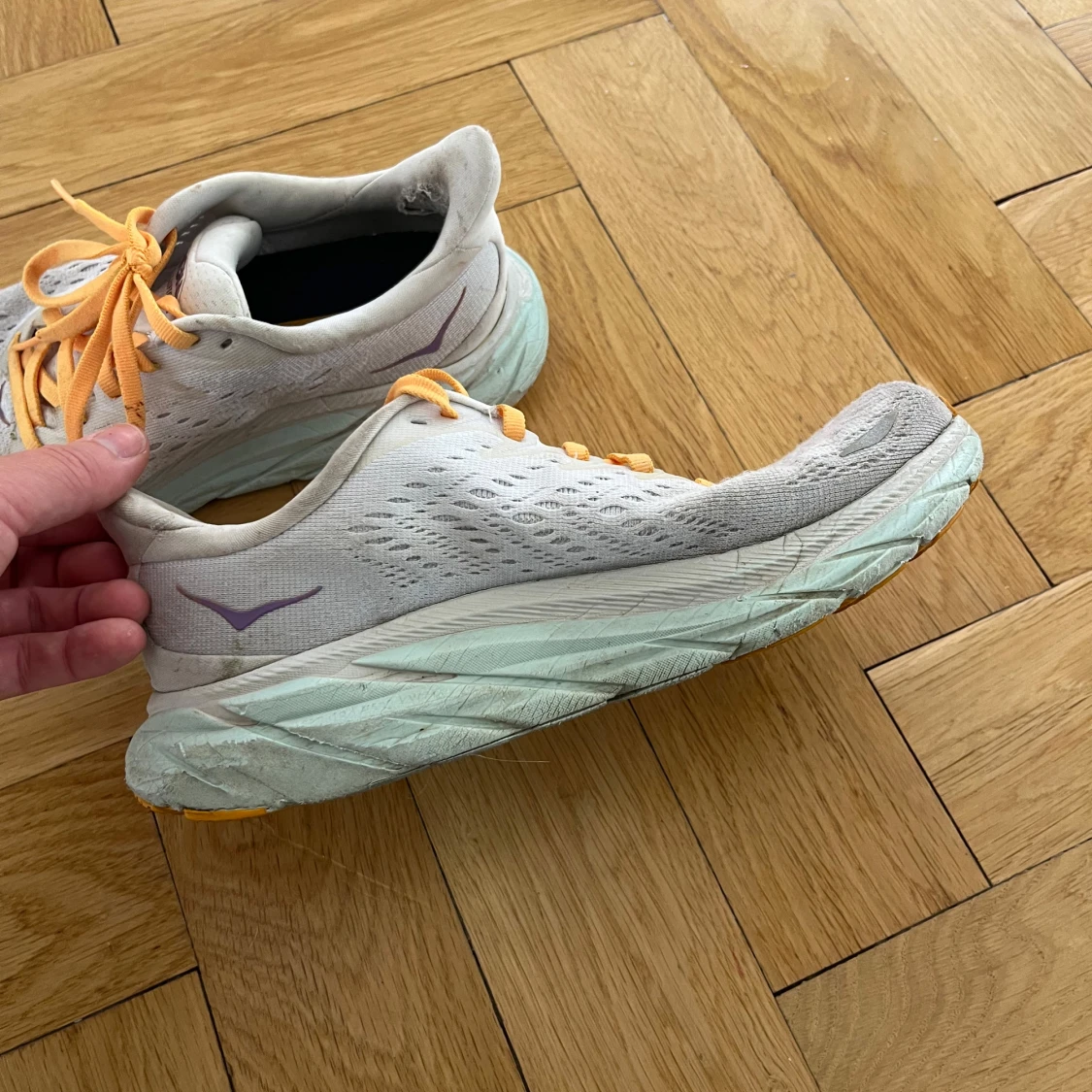 Hoka vita sneakers med lila logga - 1