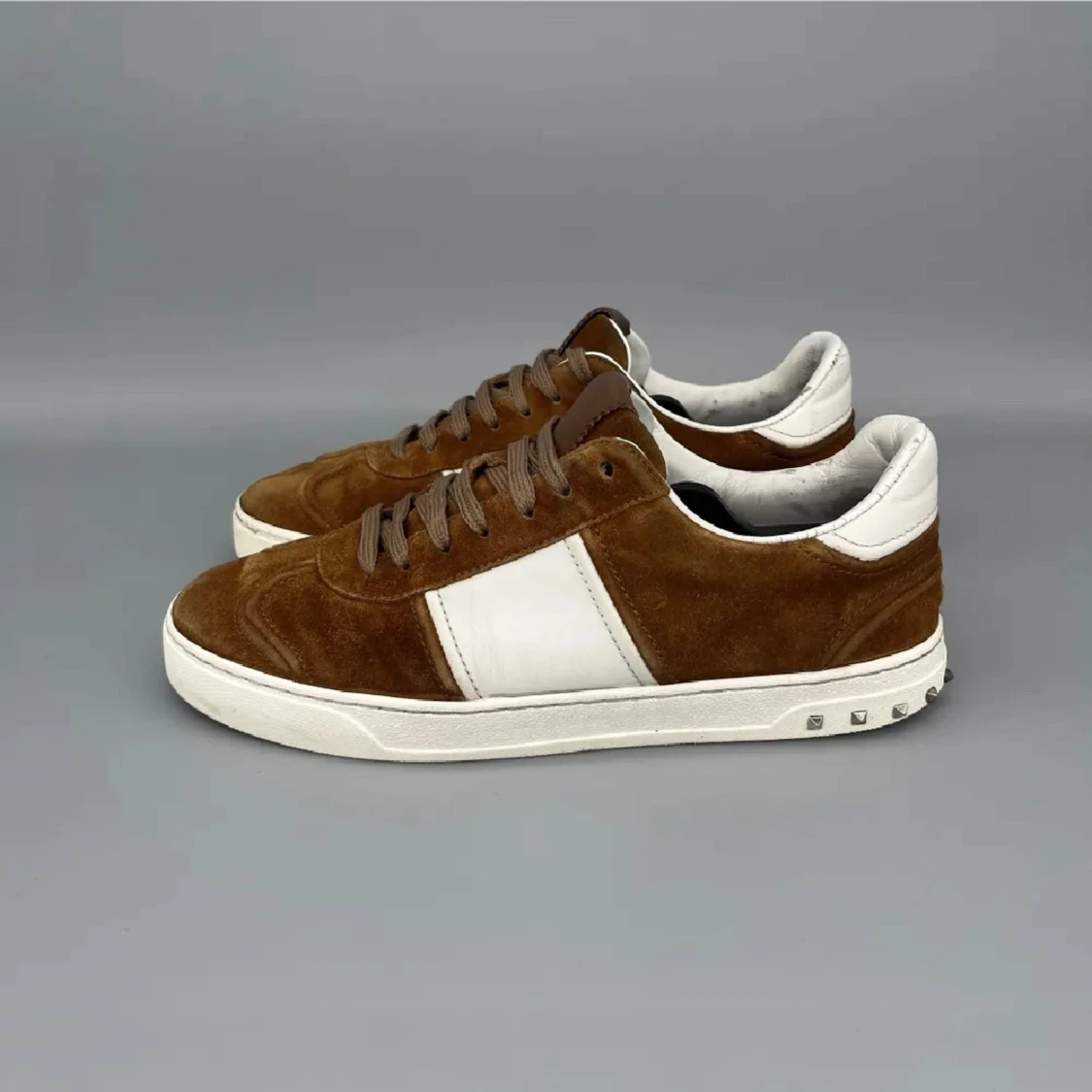 Valentino Garavani bruna sneakers mocka - 1