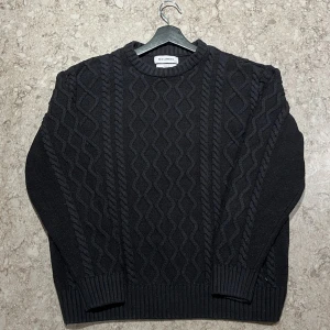 Stickad tröja  - Säljer denna snygga stickade tröja för bra pris, skriv vid info/bilder osv