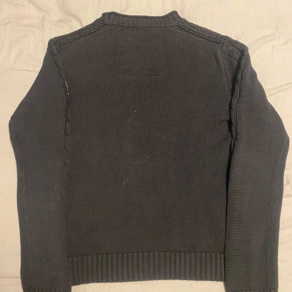 Svart kabelstickad tröja från Morris - 1