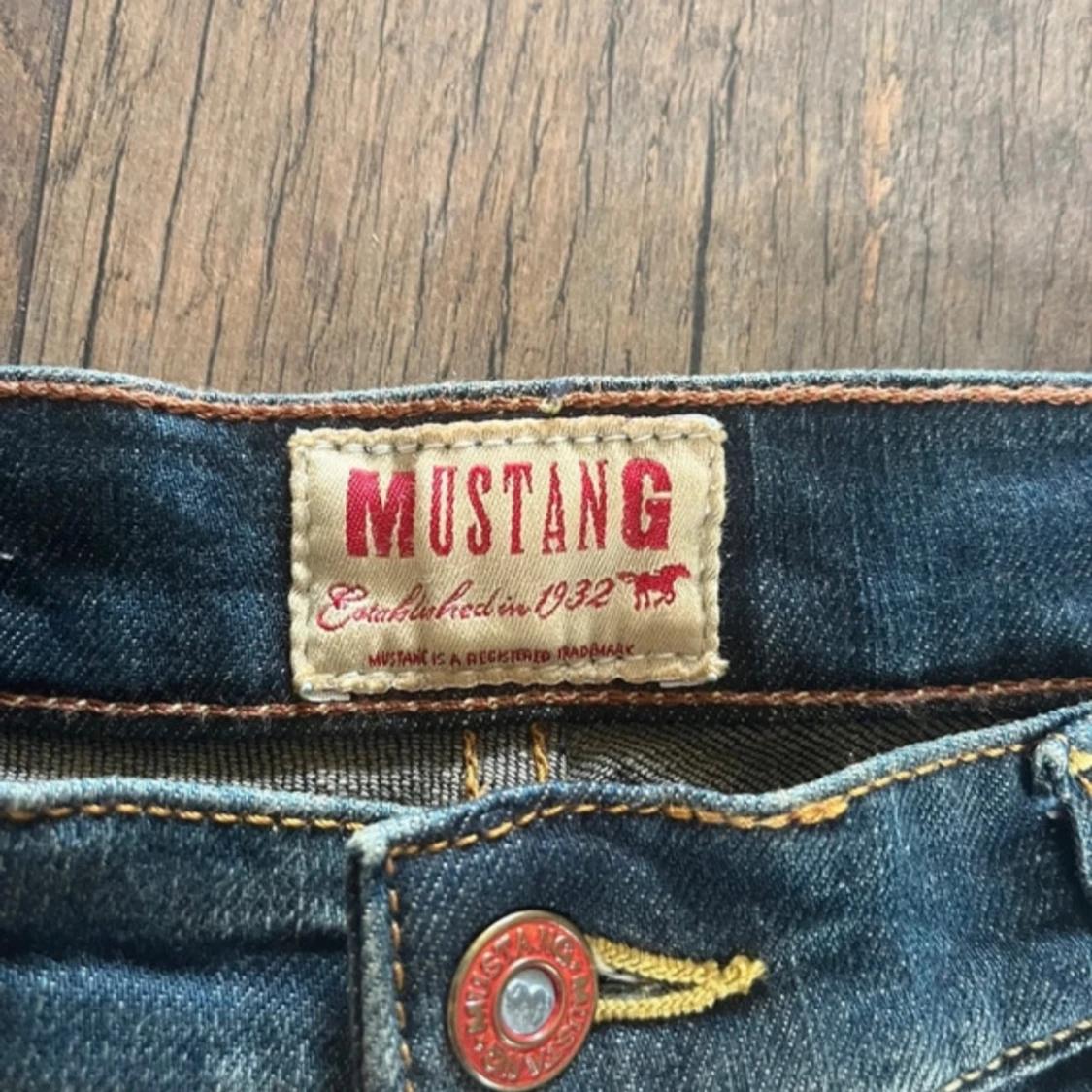 Blå bootcut jeans från Mustang - 3