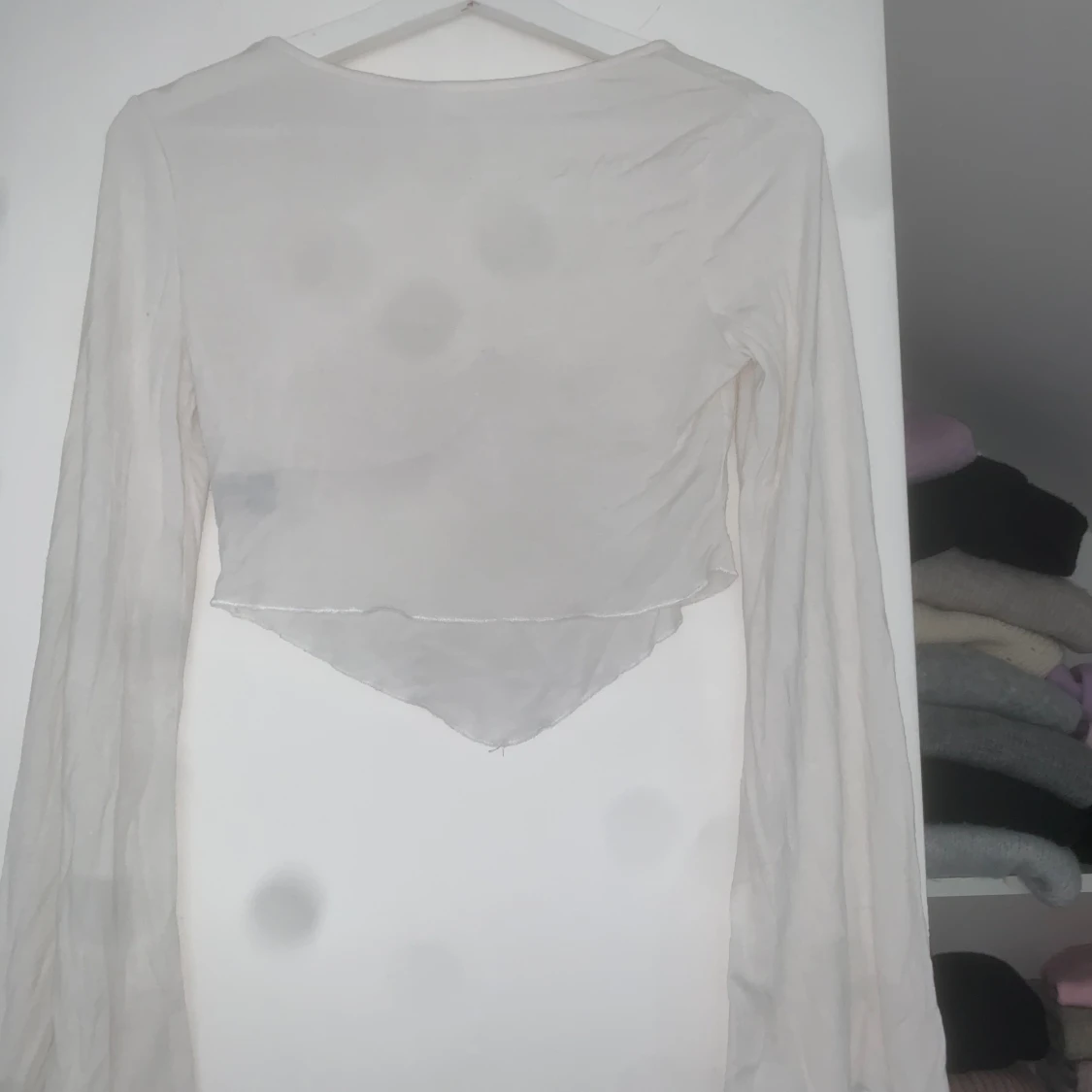 Vit croppad topp från SHEIN  - 1