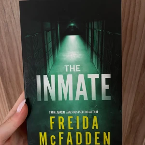 The Inmate - Engelska. Boken är i nyskick.