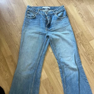 Blå jeans från Gina Tricot  - Så snygga jeans !!