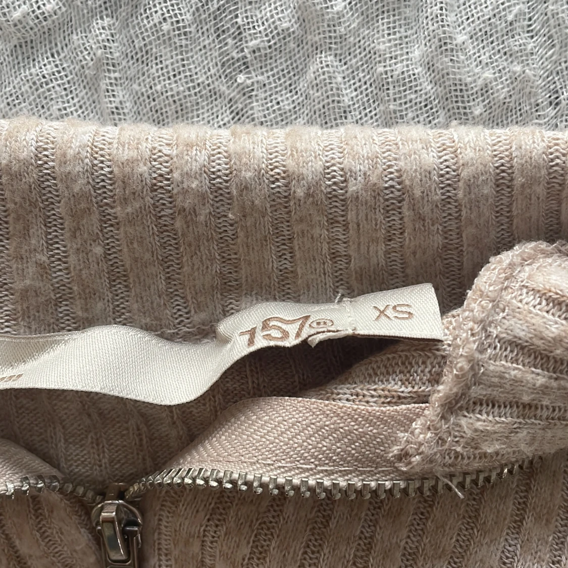 Beige ribbad kofta från 157 XS - 1