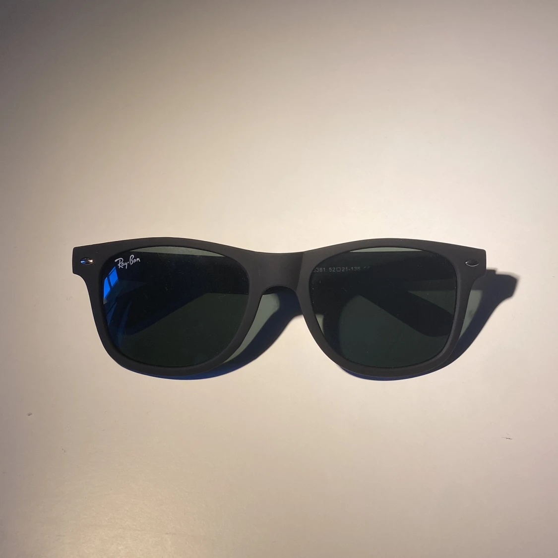 Svarta Ray-Ban Wayfarer solglasögon