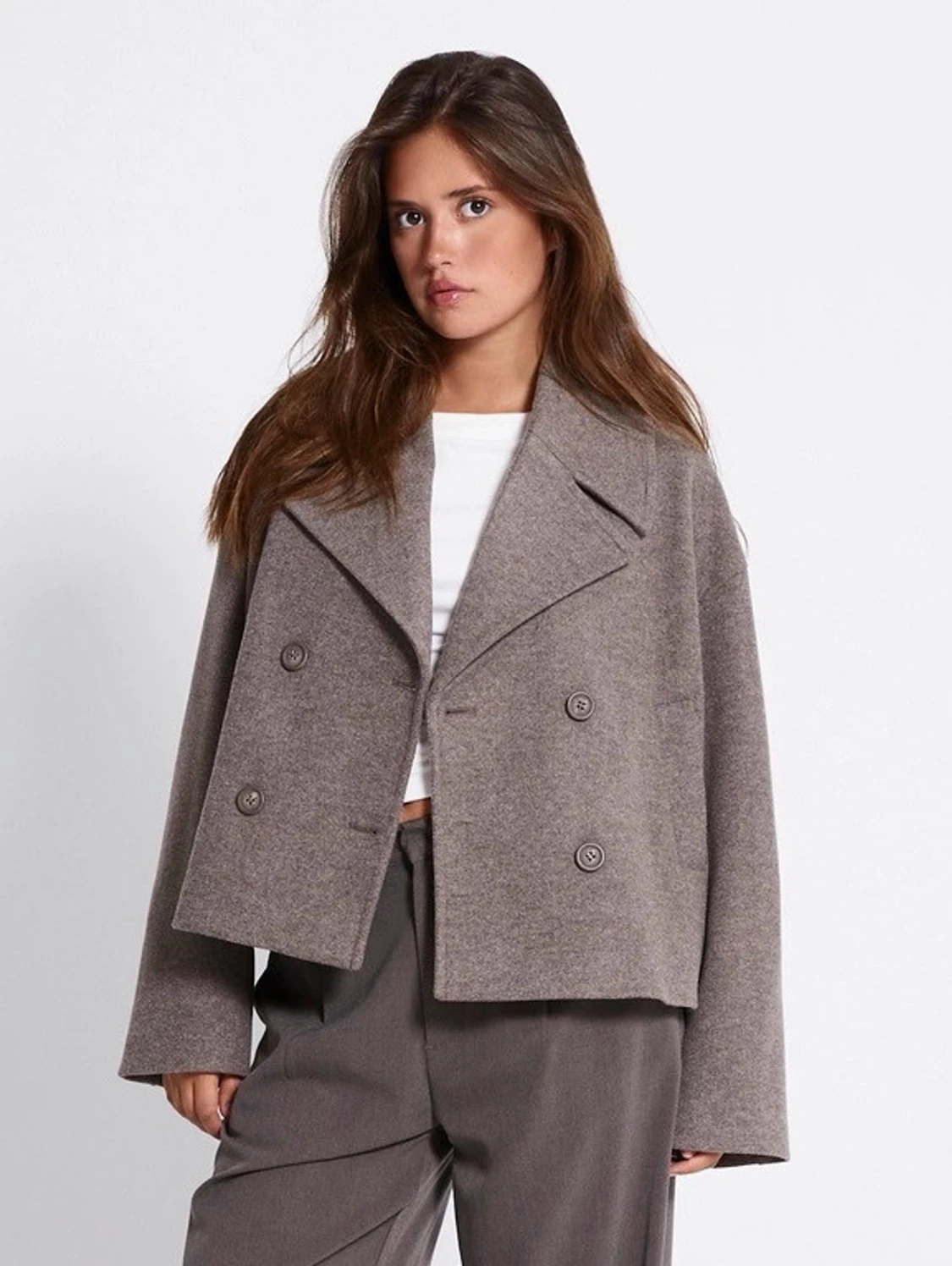 Beige dubbelknäppt rock med bred krage