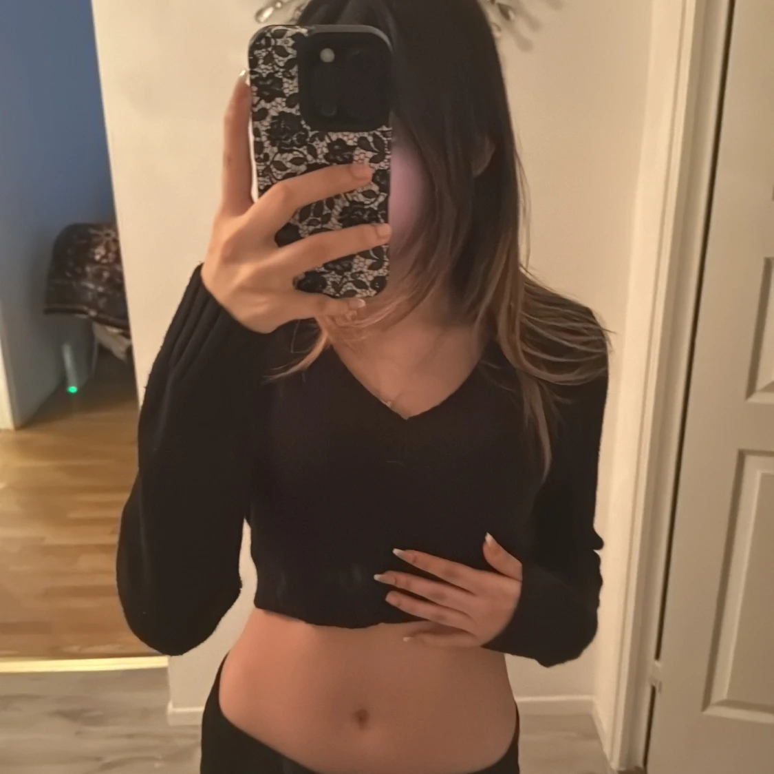 Svart croppad stickad tröja Divided